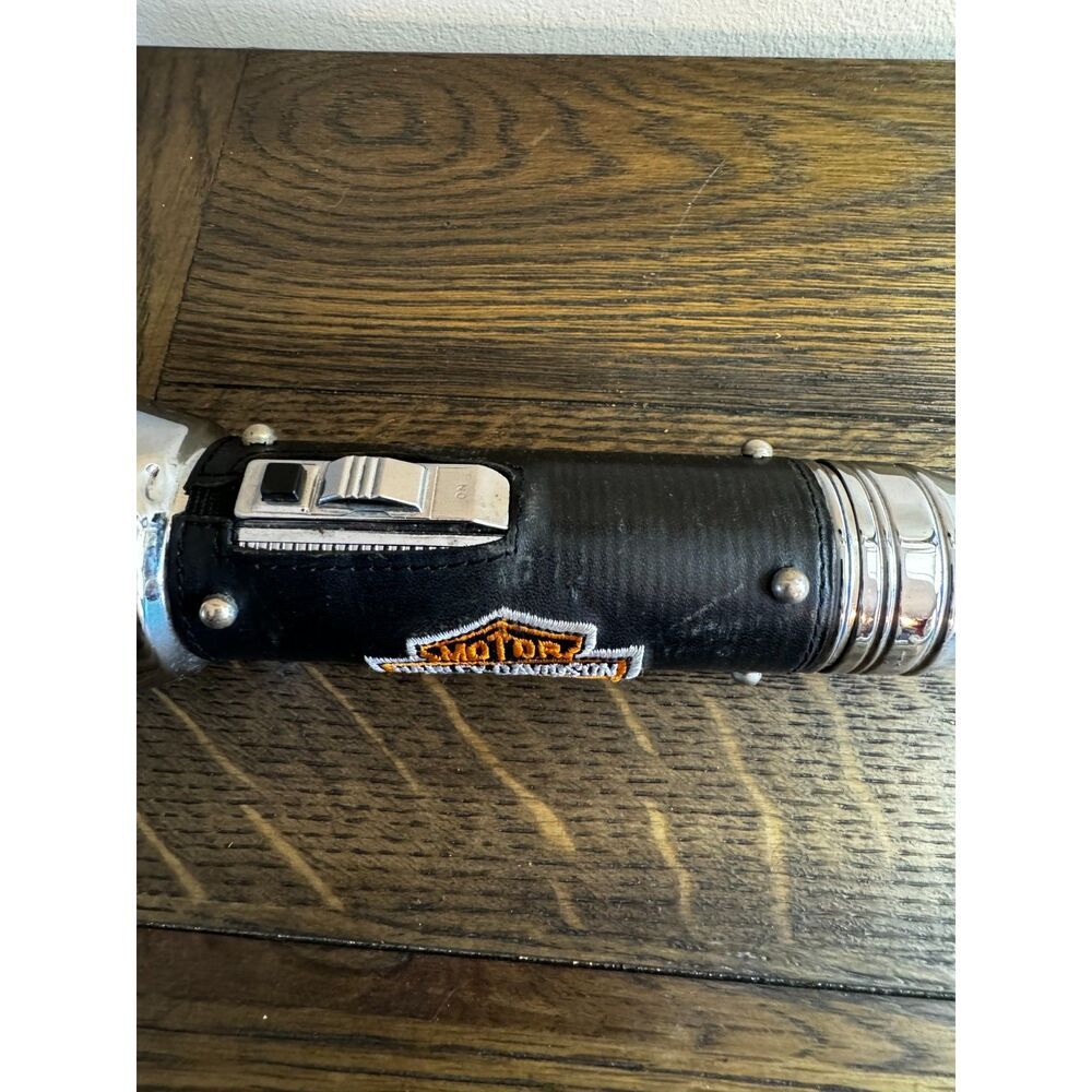 Vintage Harley Davidson flashlight; working condition leather Harley grip - Picture 5 of 8